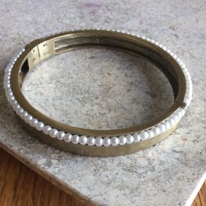 Silpada KR dotted Pearl bangle